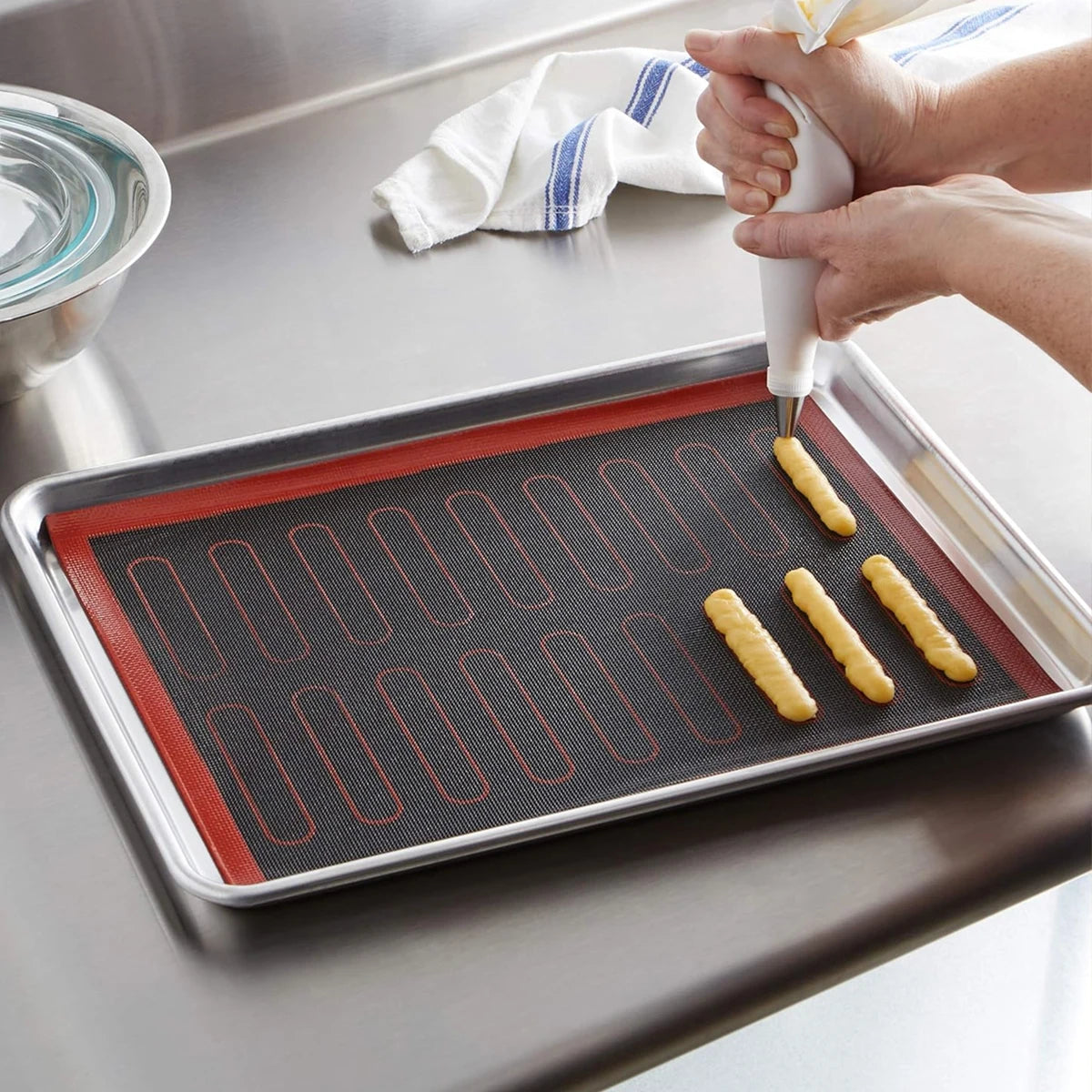 1PC Perforated Silicone Baking Mat, 2 Sides with Puff & Round Patterns, Reusable Non-stick Oven Liner, for Cookies Macaron Bread